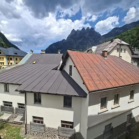 Five Peaks Apartment Cave del Predil